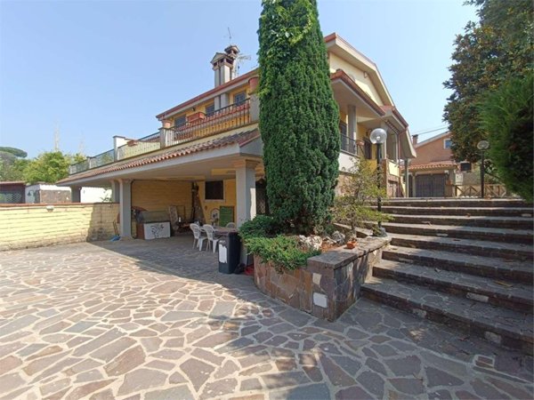 casa indipendente in vendita a Roma in zona Finocchio