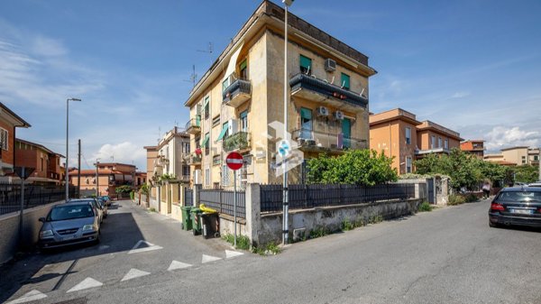 appartamento in vendita a Roma in zona Finocchio