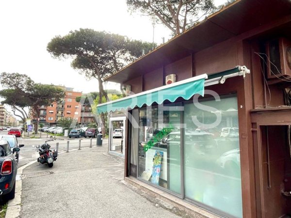 locale commerciale in vendita a Roma in zona Ostia
