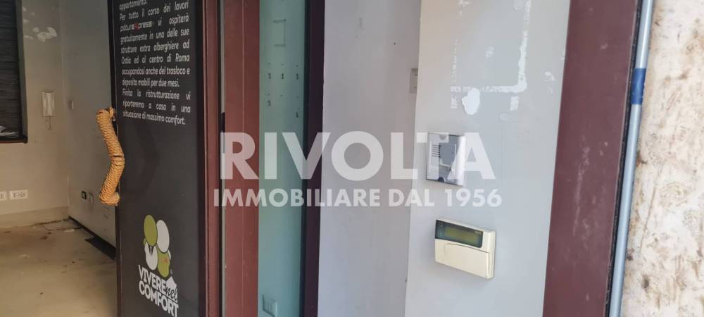 locale commerciale in vendita a Roma in zona Ostia