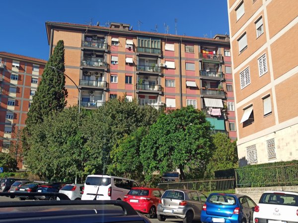 appartamento in vendita a Roma in zona Torre Spaccata
