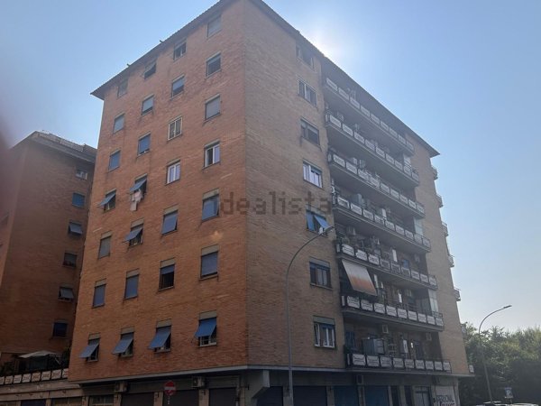 appartamento in vendita a Roma in zona Tuscolano