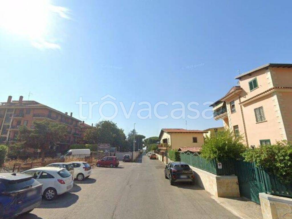 appartamento in vendita a Roma in zona Casal Morena