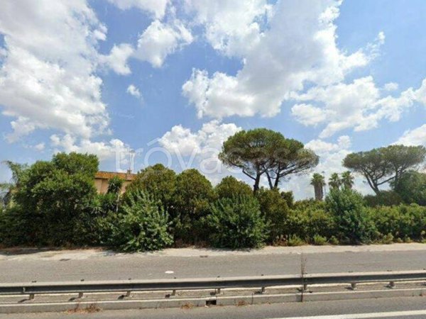 locale commerciale in vendita a Roma in zona Appio Claudio