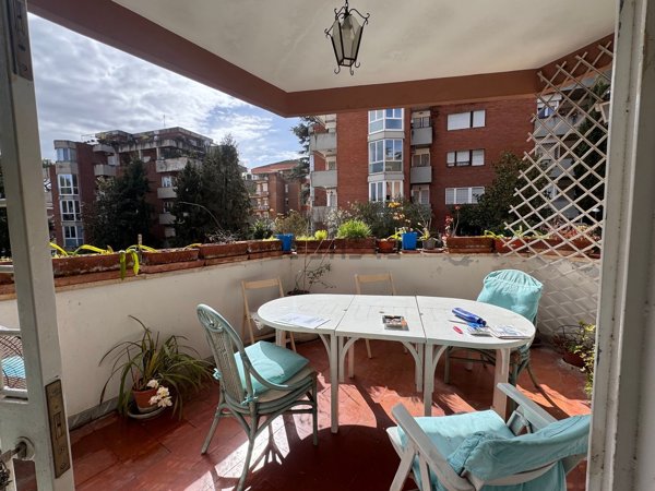 appartamento in vendita a Roma in zona Tomba di Nerone