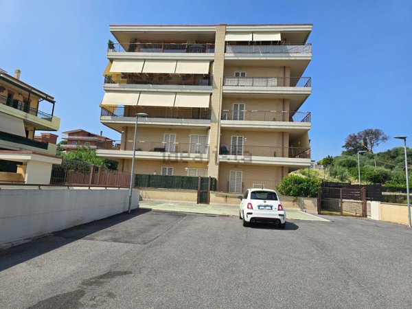 appartamento in vendita a Roma in zona Casal Morena