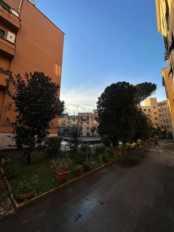 appartamento in vendita a Roma in zona Ostiense