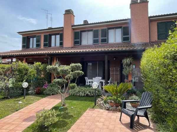 casa indipendente in vendita a Roma in zona Infernetto
