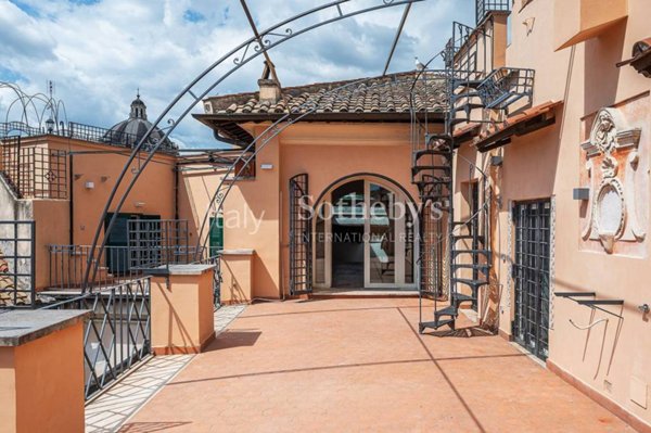 appartamento in vendita a Roma in zona Pigna - Sant'Angelo