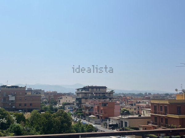 appartamento in vendita a Roma in zona Torre Angela