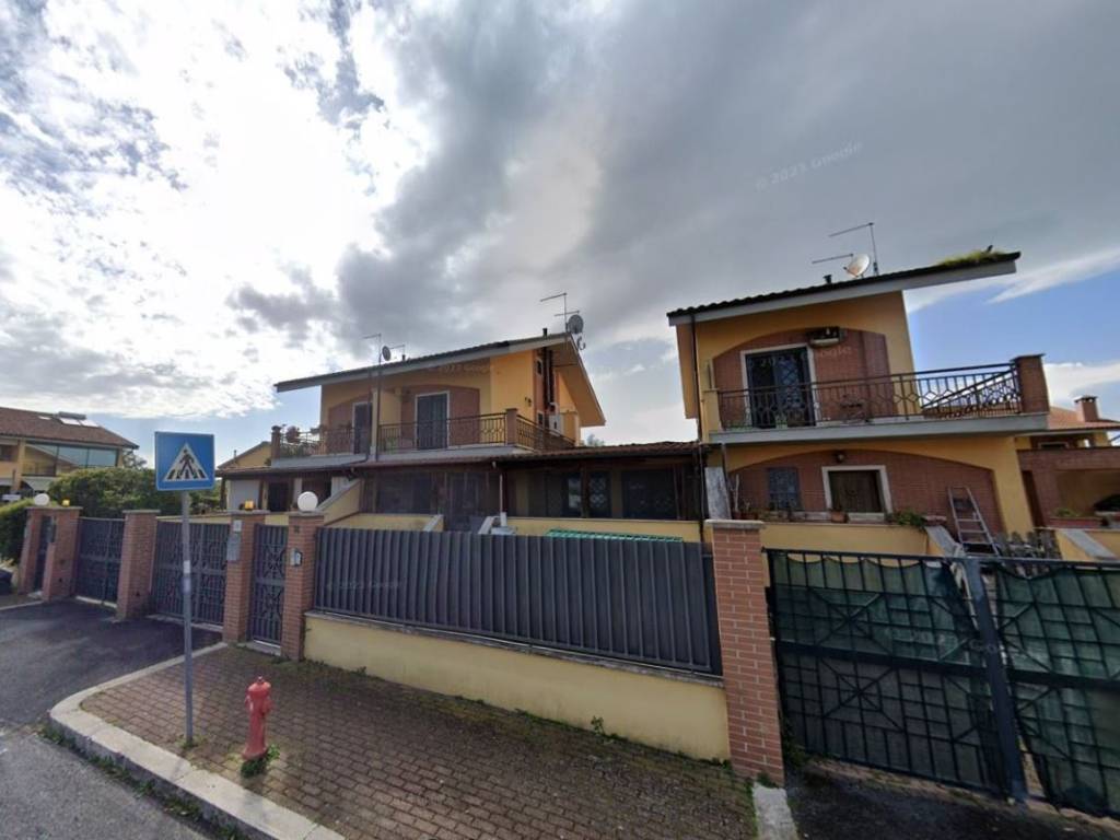 casa indipendente in vendita a Roma in zona Infernetto