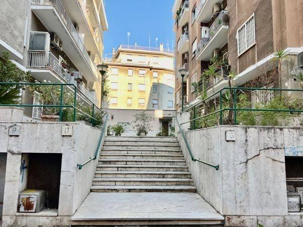 appartamento in vendita a Roma in zona Ardeatino