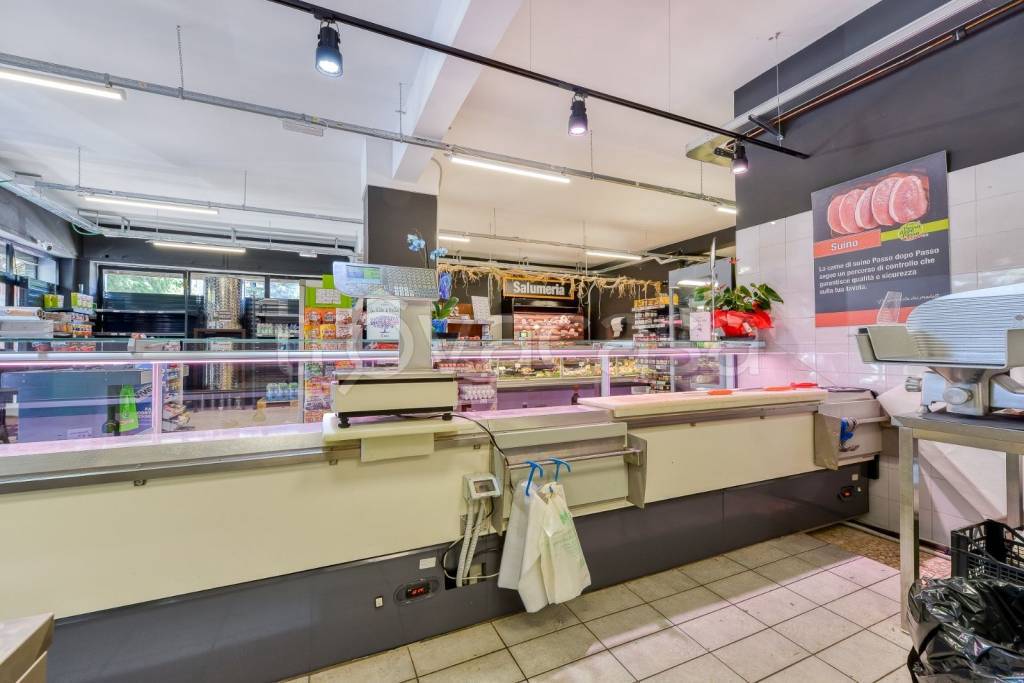 negozio in vendita a Roma in zona Collatino