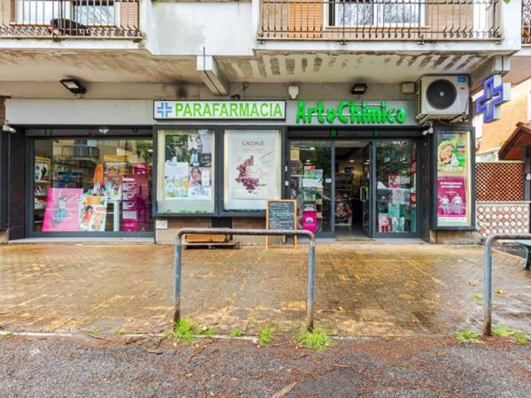 negozio in vendita a Roma in zona Vitinia