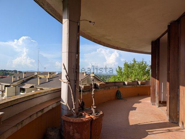 appartamento in vendita a Roma in zona Tomba di Nerone