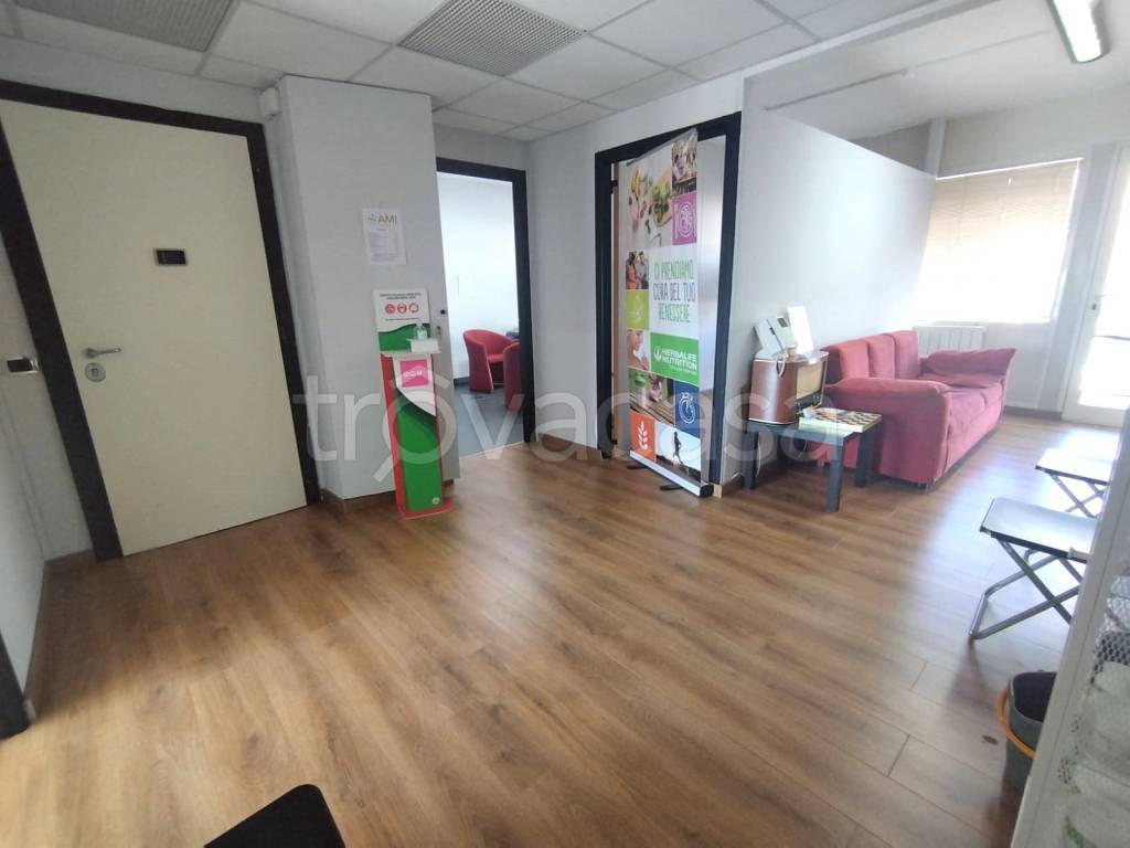 ufficio in vendita a Roma in zona Acilia