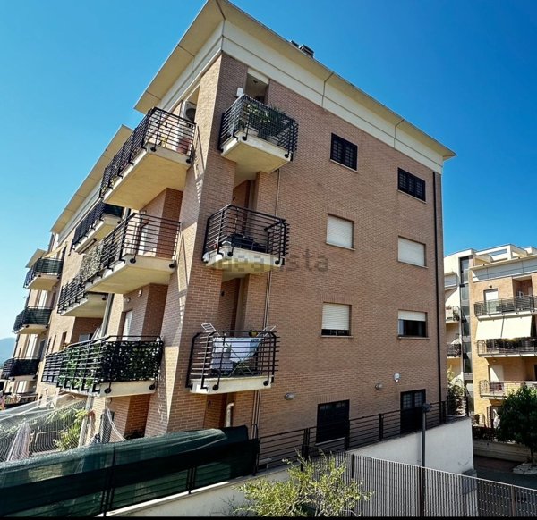 appartamento in vendita a Roma in zona Colle Prenestino