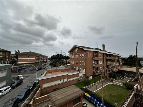 appartamento in vendita a Roma in zona Axa