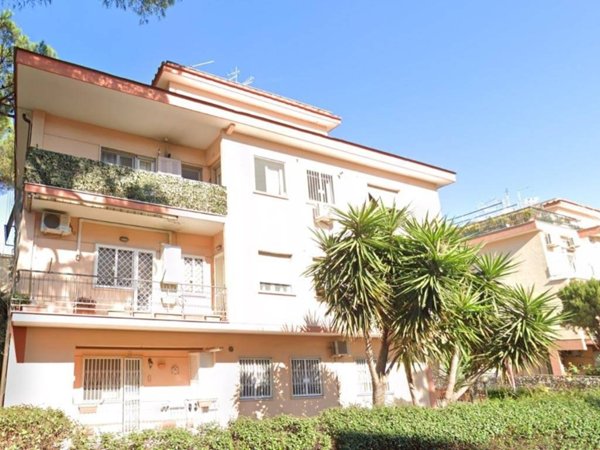 appartamento in vendita a Roma in zona Appio Pignatelli