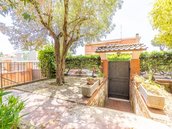 casa indipendente in vendita a Roma in zona Torrevecchia