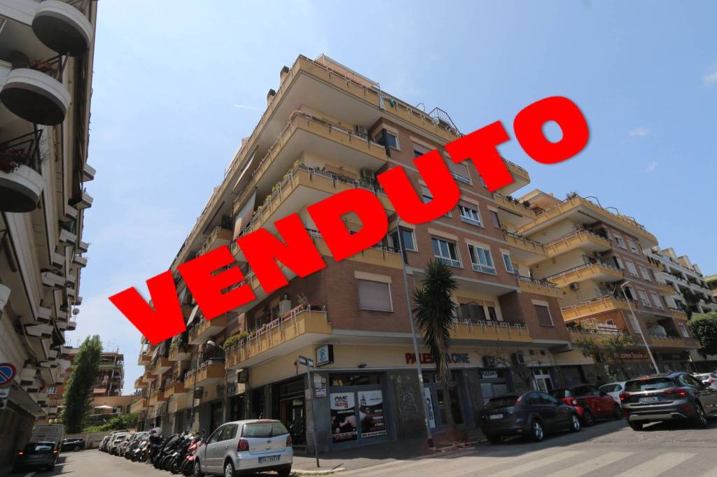 appartamento in vendita a Roma in zona Ostia