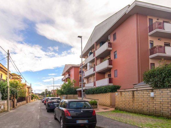 appartamento in vendita a Roma in zona Acilia