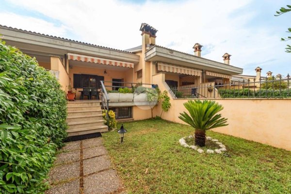casa indipendente in vendita a Roma in zona Finocchio