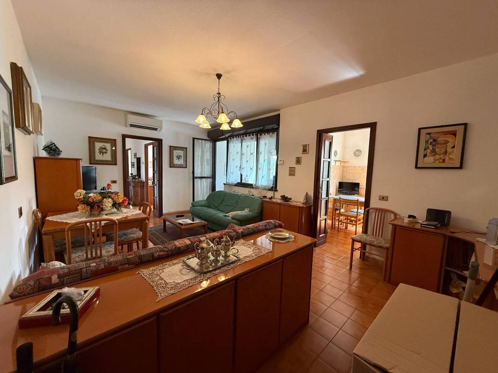 appartamento in vendita a Roma in zona Tor de' Cenci