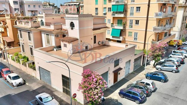 casa indipendente in vendita a Roma in zona Tuscolano
