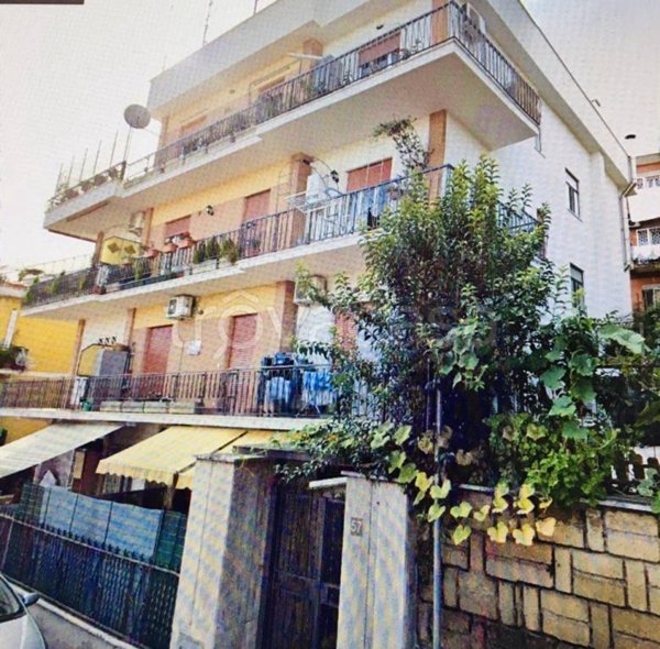 appartamento in vendita a Roma in zona Colle del Sole