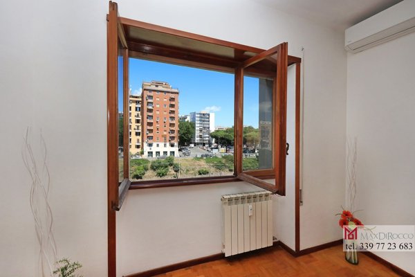 appartamento in vendita a Roma in zona Appio Latino