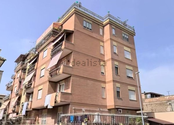 appartamento in vendita a Roma in zona Torre Maura