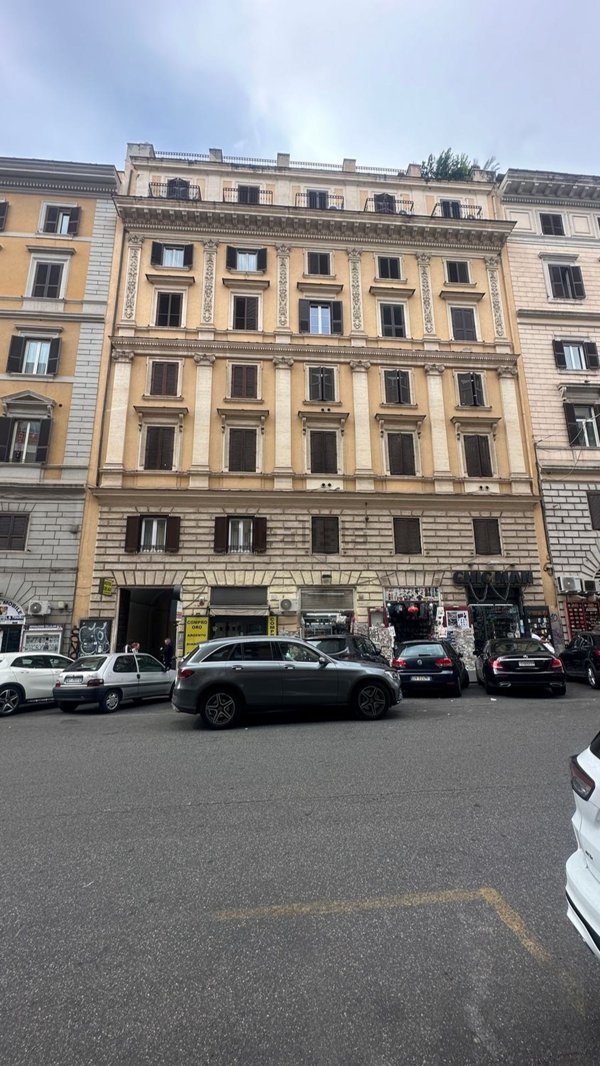 appartamento in vendita a Roma in zona Castro Pretorio