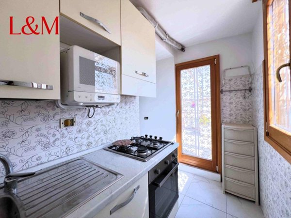 appartamento in vendita a Roma in zona Ardeatino