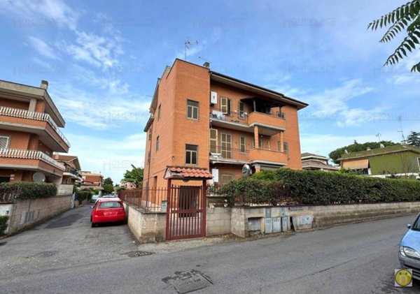 appartamento in vendita a Roma in zona Casal Morena
