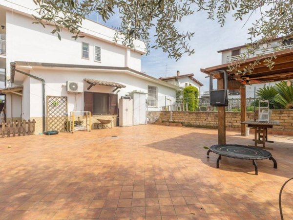 appartamento in vendita a Roma in zona Castelverde