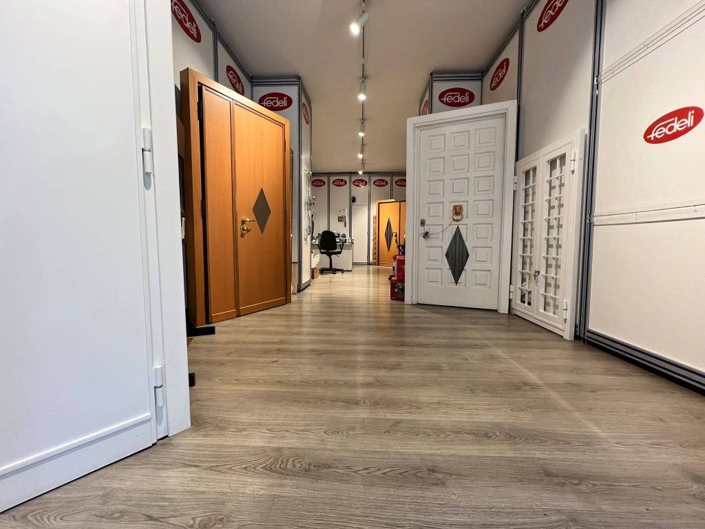 locale commerciale in vendita a Roma in zona Celio