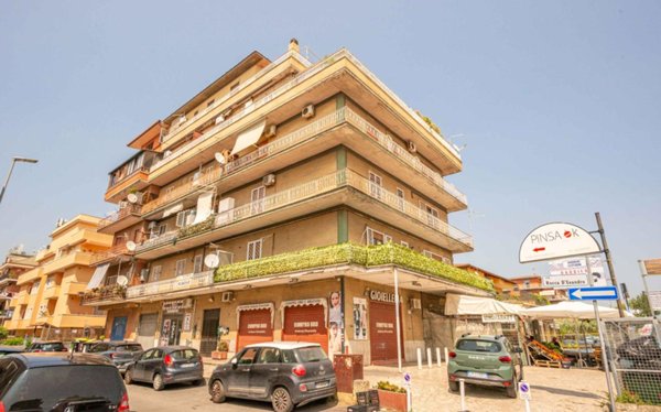 appartamento in vendita a Roma in zona Colle Prenestino