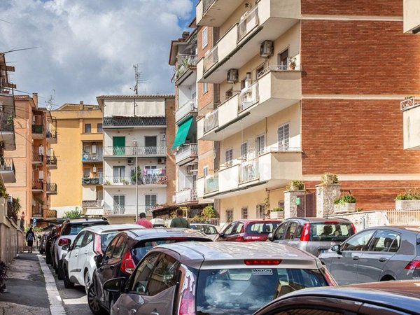 negozio in vendita a Roma in zona La Pisana