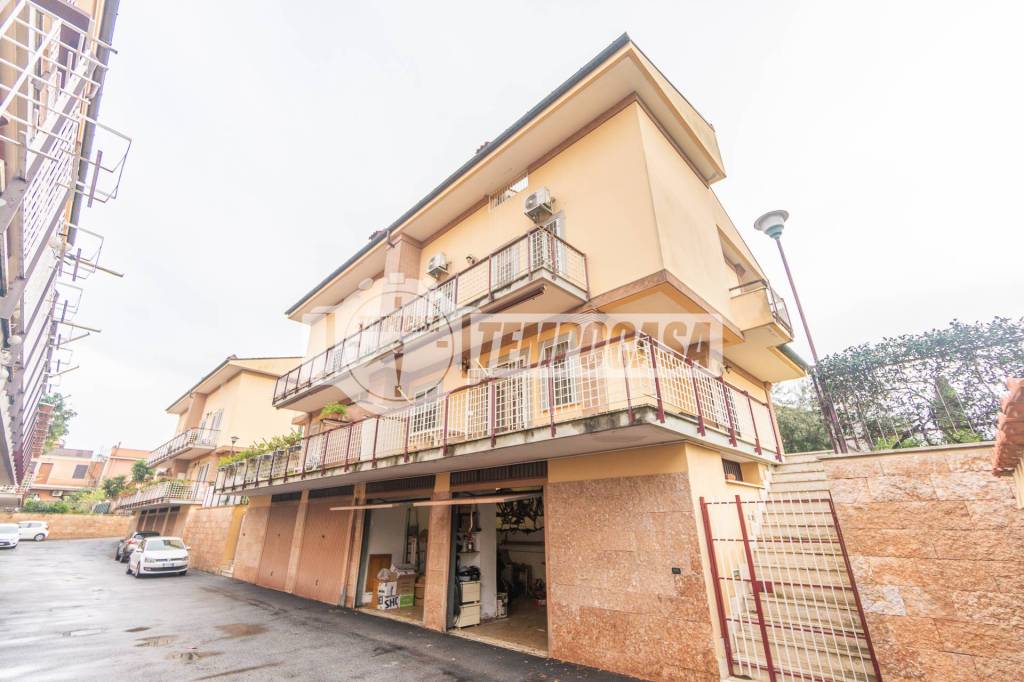 casa indipendente in vendita a Roma in zona Casal Morena
