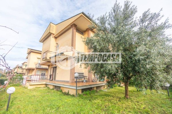 casa indipendente in vendita a Roma in zona Casal Morena