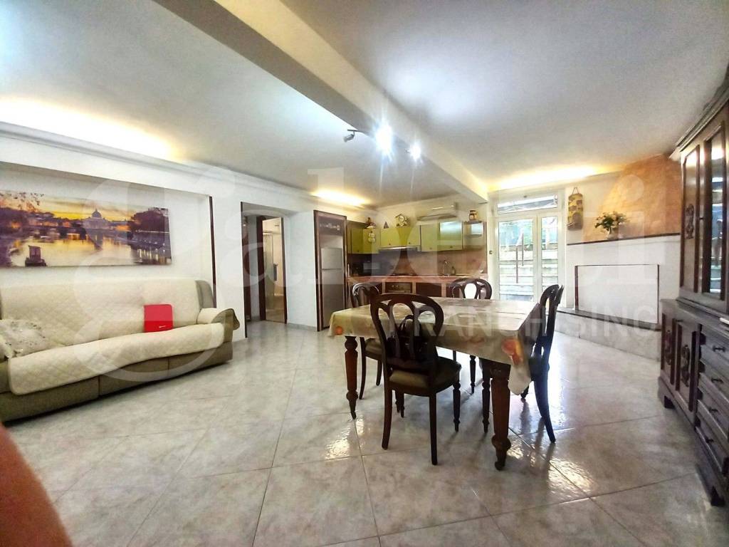 appartamento in vendita a Roma in zona Torre Angela