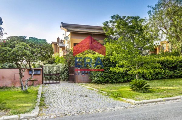 casa indipendente in vendita a Roma in zona Axa