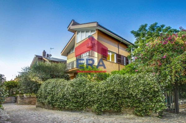 casa indipendente in vendita a Roma in zona Axa