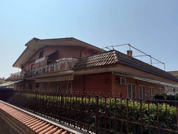 appartamento in vendita a Roma in zona Casal Morena
