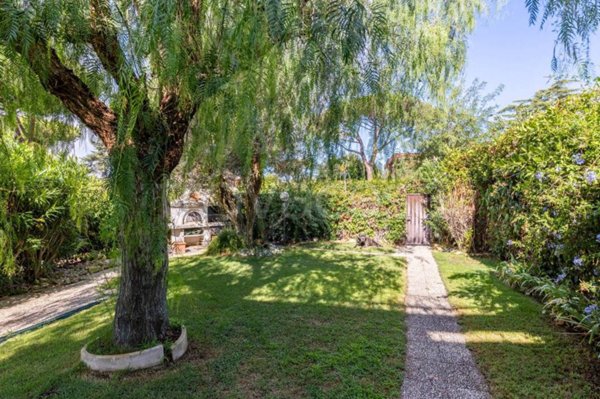 casa indipendente in vendita a Roma in zona Axa