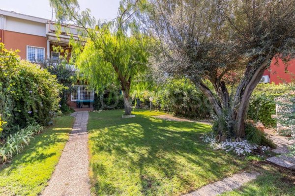 casa indipendente in vendita a Roma in zona Axa