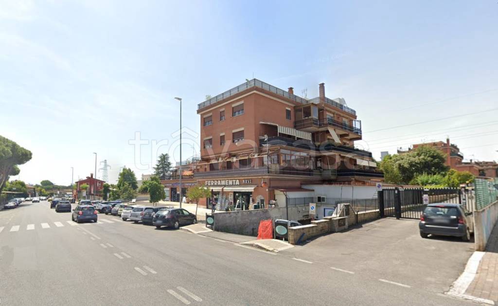 locale commerciale in vendita a Roma in zona Corviale
