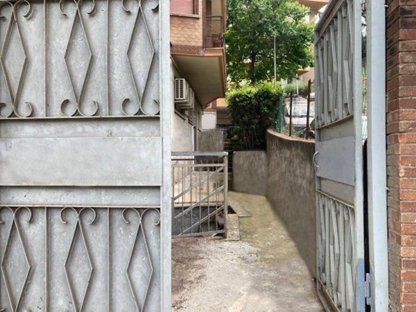 negozio in vendita a Roma in zona Gianicolense