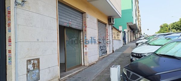 locale commerciale in vendita a Roma in zona Collatino
